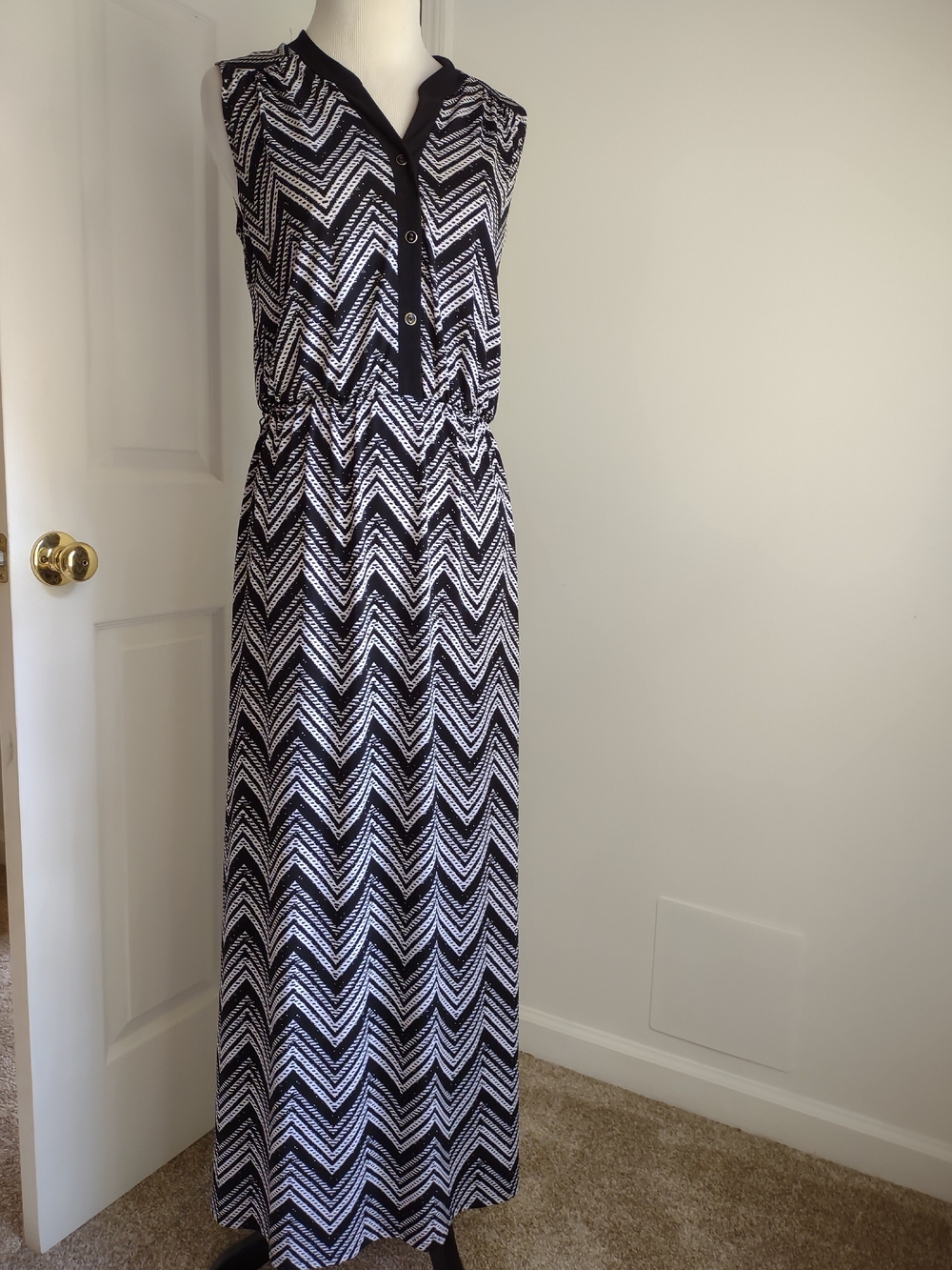 Susan Lawrence Black and White Chevron Sleeveless Maxi Dress